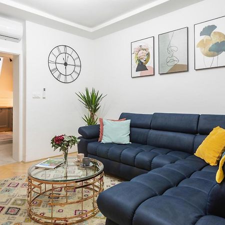Design 1Bdr Loft Near Kvaternik Square Apartment ซาเกร็บ ภายนอก รูปภาพ