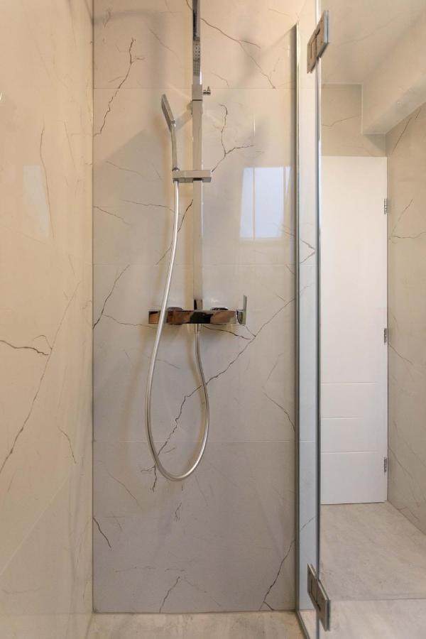 Design 1Bdr Loft Near Kvaternik Square Apartment ซาเกร็บ ภายนอก รูปภาพ